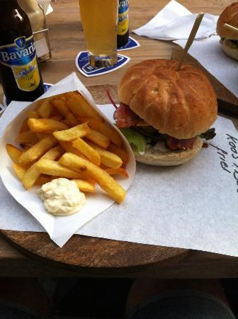 https://media-cdn.tripadvisor.com/media/photo-s/08/99/3b/b6/burgers-beers.jpg